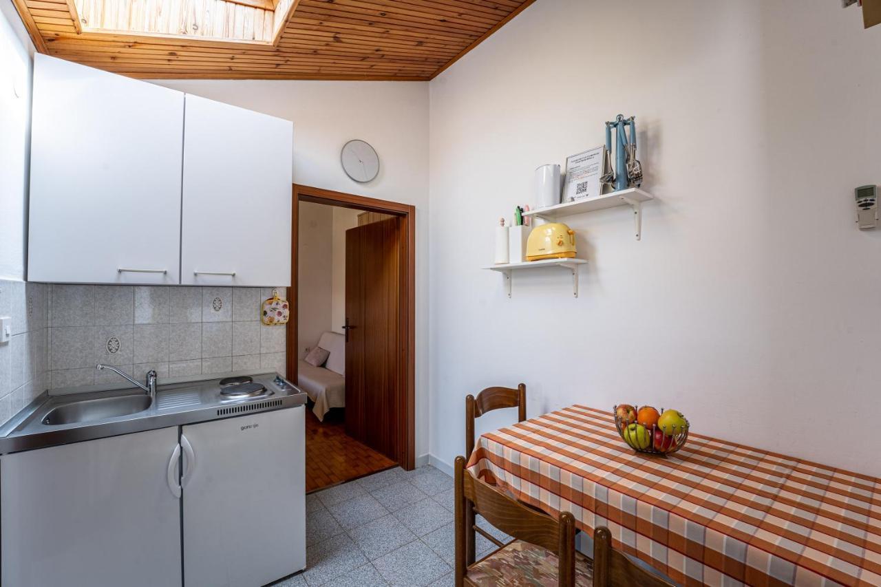 Apartmani Mirela Banjole Bagian luar foto