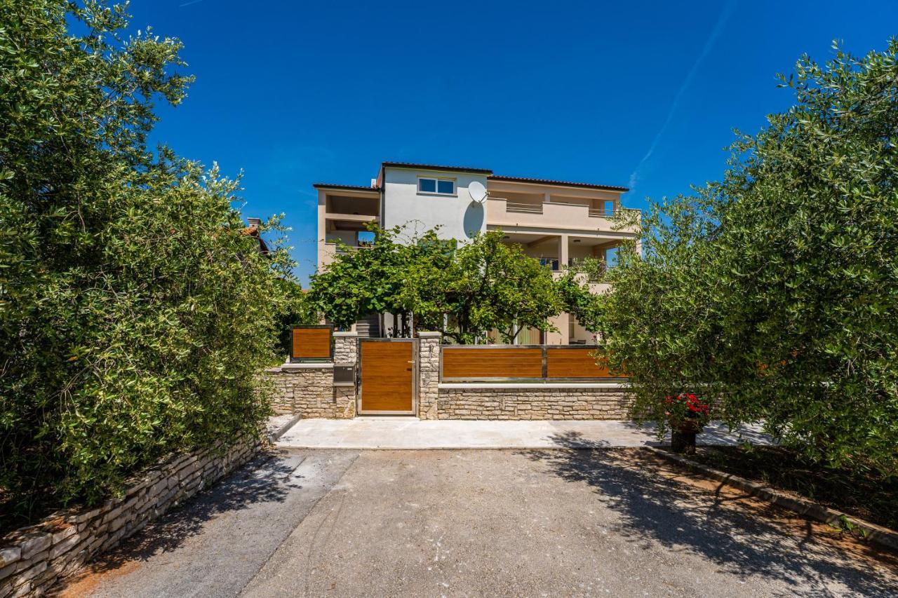 Apartmani Mirela Banjole Bagian luar foto