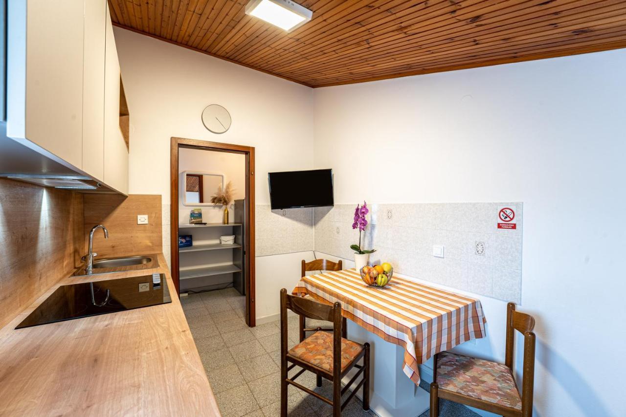 Apartmani Mirela Banjole Bagian luar foto