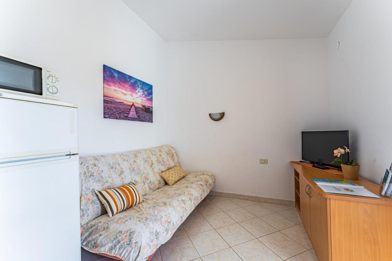 Apartmani Mirela Banjole Bagian luar foto