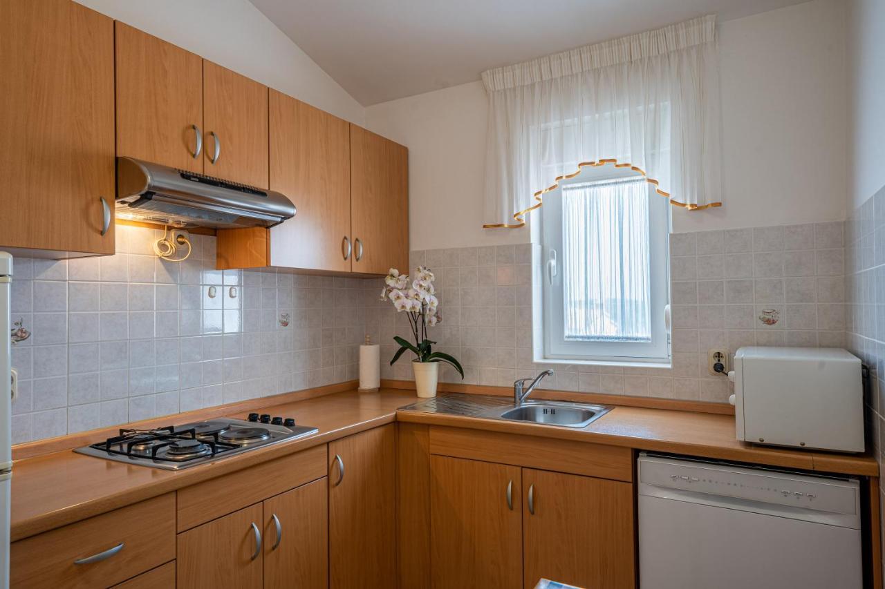 Apartmani Mirela Banjole Bagian luar foto