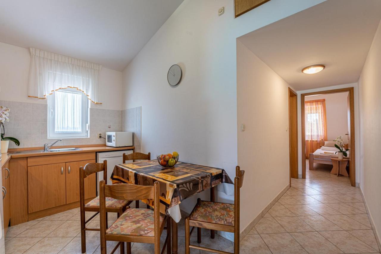 Apartmani Mirela Banjole Bagian luar foto