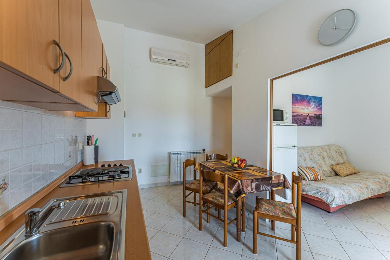 Apartmani Mirela Banjole Bagian luar foto