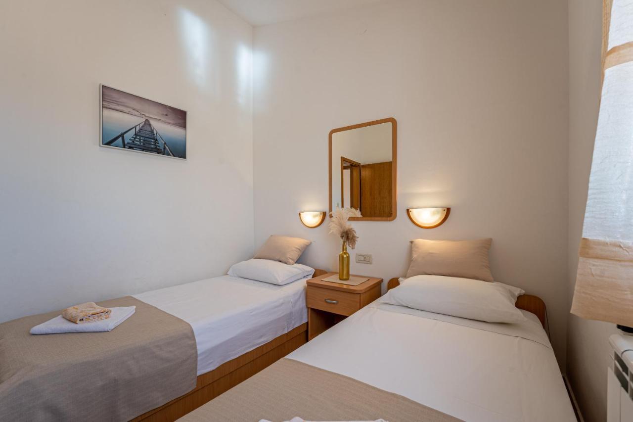 Apartmani Mirela Banjole Bagian luar foto