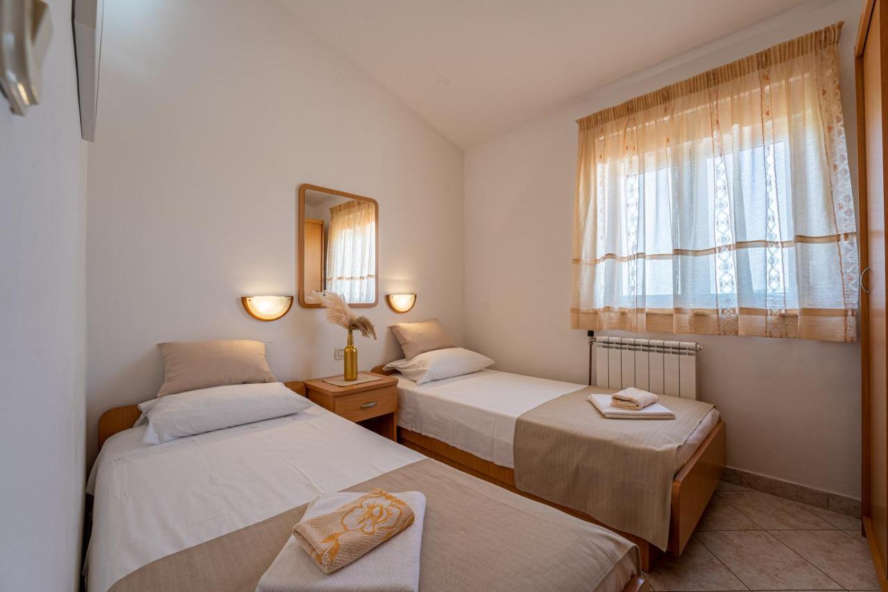 Apartmani Mirela Banjole Bagian luar foto