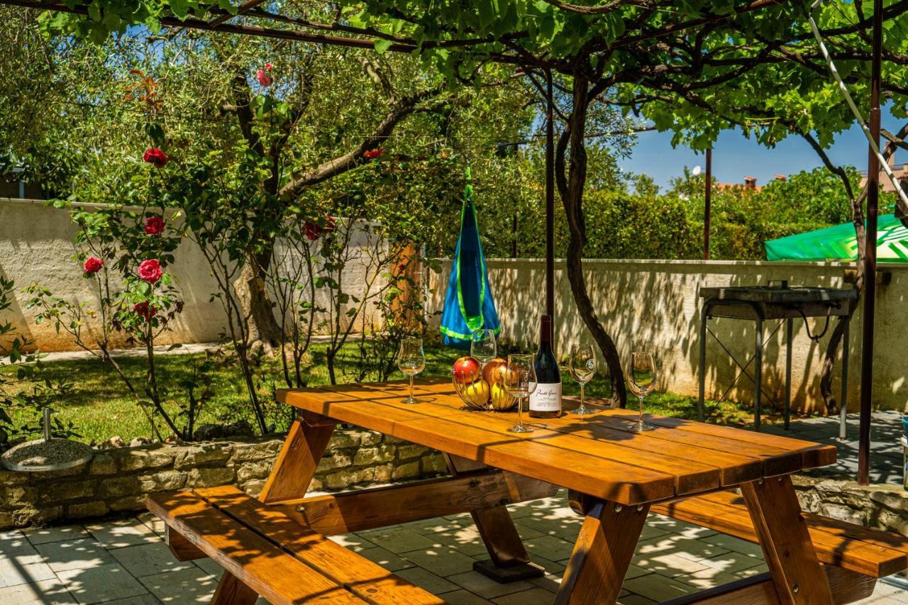 Apartmani Mirela Banjole Bagian luar foto